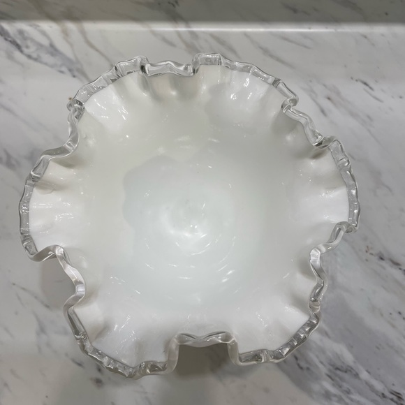 Fenton vintage Spanish lace signed glass vase - Picture 2 of 6